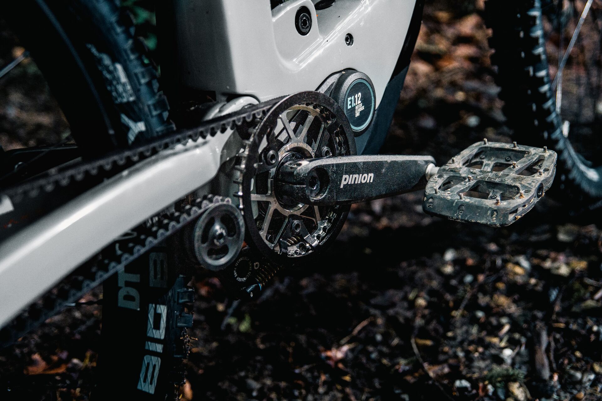 mountain biking bike pedals Wide Platform Pedals