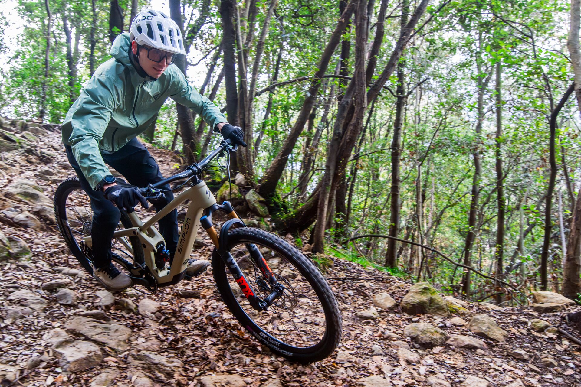 Cycling Clothing for Every Ride  Tips for MTB & Road Bikes